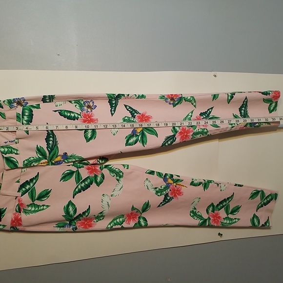 OLD NAVY PIXIE PANTS 2 PINK FLORAL HIBISCUS - Picture 3 of 9